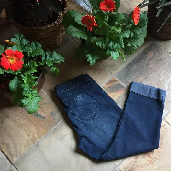 a.n.a. Cuffed-Hem Stretch Crop Jeans (like NEW) - Picture 1 of 11